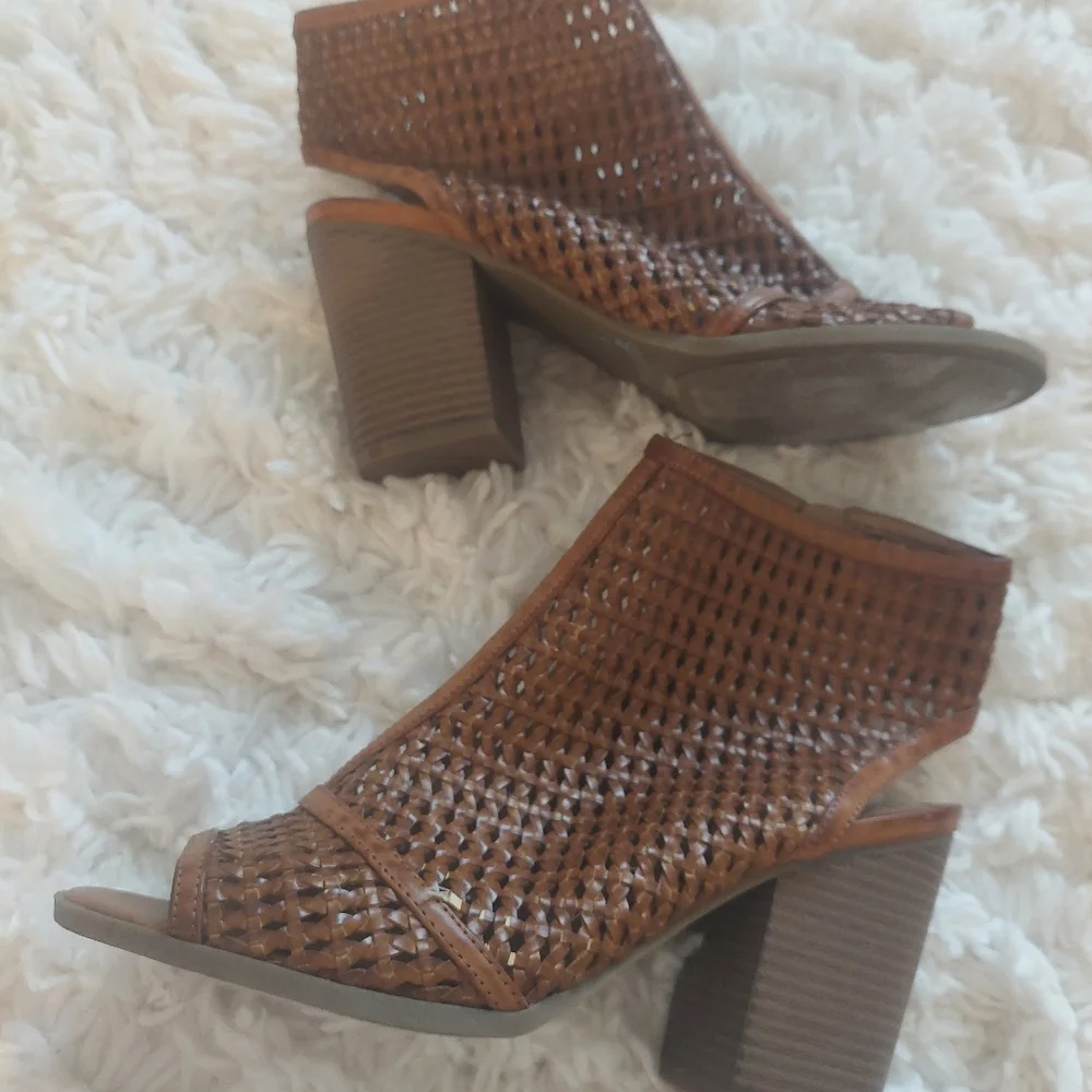 Indigo Rd block heels/sandals ~ Size 10M - Picture 2 of 10